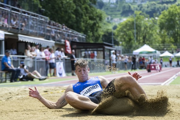 Sieger Simon Ehammer beim Maenner-Weitsprung bei den Leichtathletik Schweizer Meisterschaften 2023, am Sonntag, 30. Juli 2023 in Bellinzona. (KEYSTONE/Ti-Press/Alessandro Crinari)