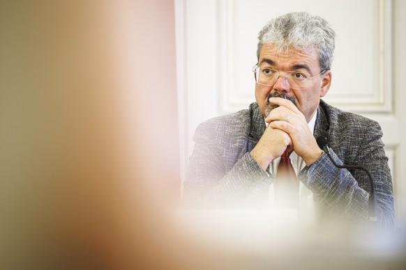 Pierre Dessemontet, Syndic d&#039;Yverdon, participe a une conference de presse afin de presenter les deux preavis concernant l?avenir du projet de parking de la Place d?Armes, ce lundi 3 juin 2024 a  ...