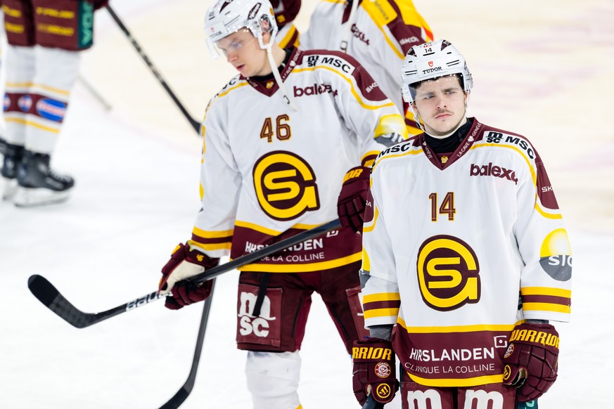 Konsternation bei Giancarlo Chanton (GSHC), rechts, und Vili Saarijaervi (GSHC) nach dem Spiel der Eishockey National League zwischen dem EV Zug, EVZ, und Geneve-Servette HC, GSHC, am Donnerstag, 27.  ...
