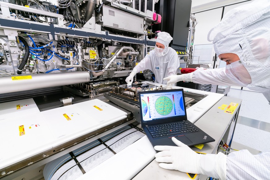 Une salle blanche de ASML où l&#039;entreprise confectionne ses machines pour la lithographie extrême ultraviolet.