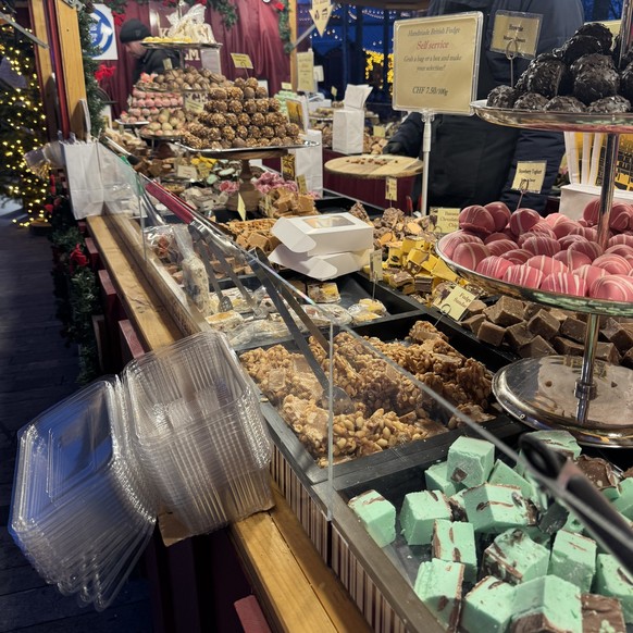 Envoyée flairer la magie de l’Avent outre Sarine, je m’attendais à trouver un marché comme tant d’autres: du kitsch, du vin chaud, trois stands de gadgets en plastique et basta. Sauf que non. Ce «Wien ...