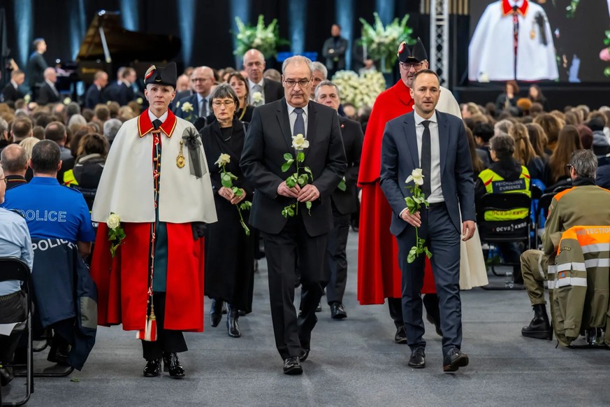 L'année présidentielle de Guy Parmelin a commencé par une catastrophe, et il a su trouver les mots justes lors de la cérémonie d'hommage aux victimes de l'incendie de Crans-Montana.