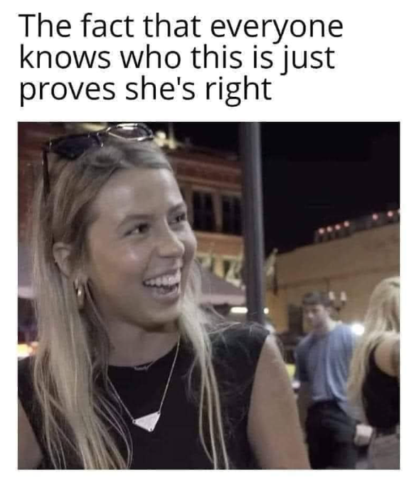 Hawk Thua Girl Meme