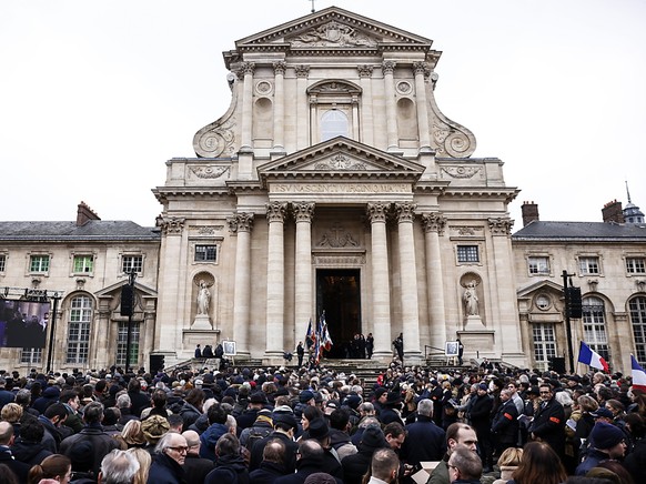 Toutes les chapelles de l&#039;extr�me droite sont repr�sent�es � l&#039;hommage en l&#039;honneur de Jean-Marie Le Pen jeudi � l&#039;�glise Notre-Dame du Val de Gr�ce � Paris.