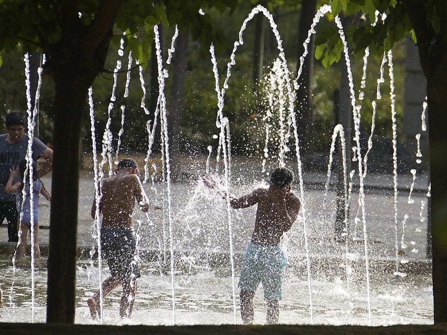 Les autorit�s espagnoles et portugaises craignent que les vagues de chaleur ne conduisent aux m�mes effets que dans d&#039;autres psys m�diterran�ens, les incendies.