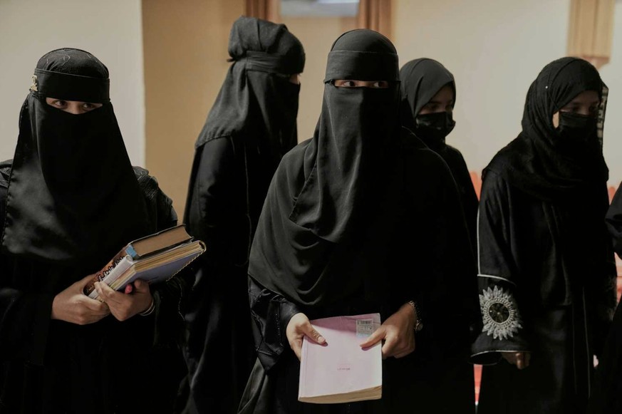 Des filles afghanes fréquentant un centre d’éducation religieuse à Kaboul.