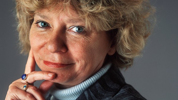 ARCHIV - Christiane Brunner, Gewerkschaftspraesidentin aus Genf (GE), seit 1995 Staenderatin der SP, aufgenommen im Bundeshaus im Dezember 1999. Die Gewerkschafterin und fruehere SP-Praesidentin Chris ...