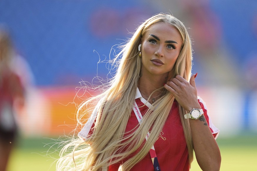 Switzerland&#039;s Alisha Lehmann walks on the pitch before the Euro 2025, group A, soccer match between Switzerland and Norway at St. Jakob-Park in Basel, Switzerland, Wednesday, July 2, 2025. (AP Ph ...