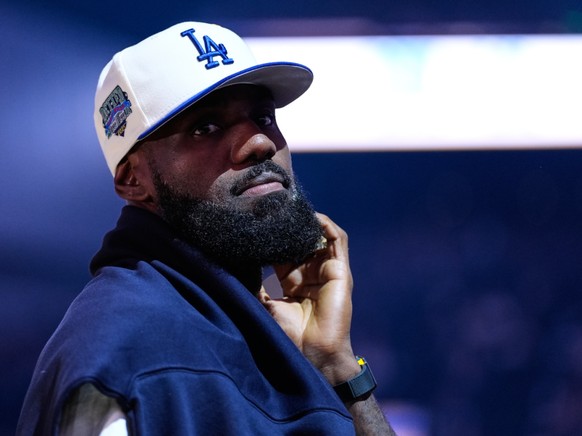 LeBron James souffre d&#039;une sciatique et va manquer le début de la saison de NBA