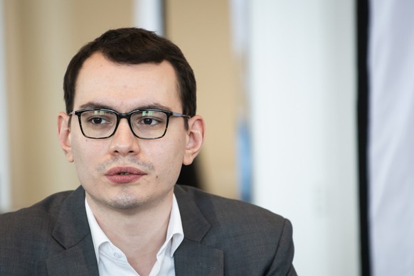 Valentin Christe, vice-president de l'UDC Lausanne, parle lors d'une conference de presse sur le 2eme tour a la Municipalite de Lausanne le jeudi 11 mars 2021 a Lausanne. (KEYSTONE/Jean-Chri ...