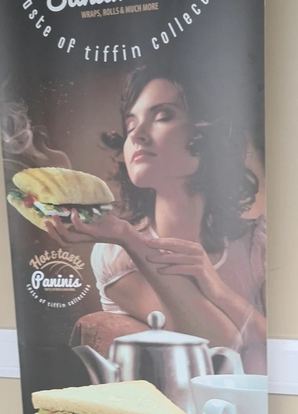 Faildienstag: Photoshop-Fail mit Model und heissem Sandwich