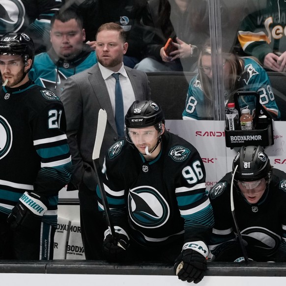 Philipp Kurashev (au centre, no 96) a délivré sa 12e passe décisive de l'exercice mardi.