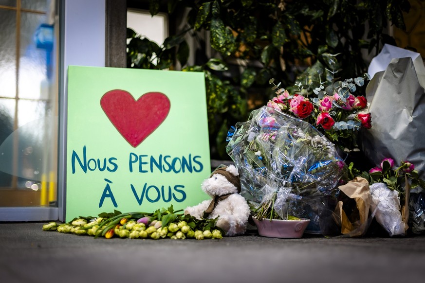 Flowers and a sign with a heart and the words "We are thinking of you" are placed next to the entrance of the University Hospital Zurich (USZ) on Wednesday, January 7, 2026 in Zurich, Switze ...