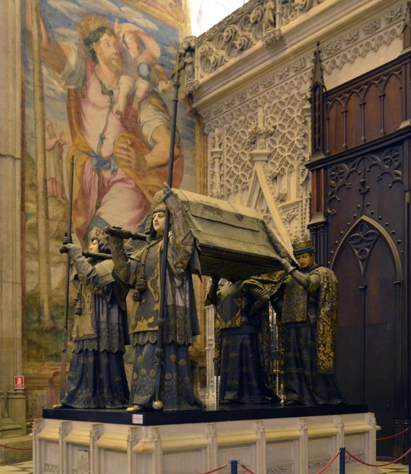 Le tombeau de Christophe Colomb, à l'intérieur de la cathédrale de Séville.