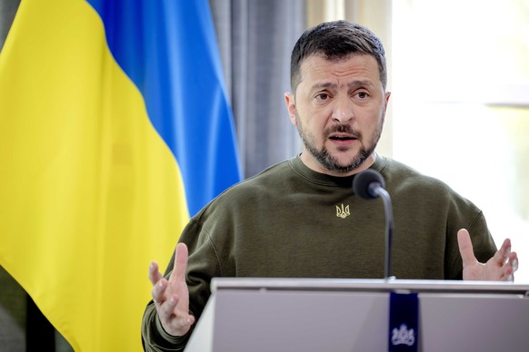 epa10608198 Ukrainian President Volodymyr Zelensky addresses a press conference during his visit at the Catshuis in the Hague, the Netherlands, 04 May 2023. EPA/Robin van Lonkhuijsen