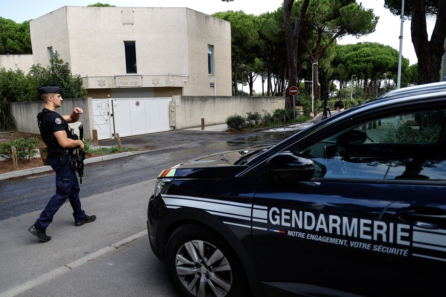epa11563929 French police officers stand in front of the Beth Yaacov synagogue the day after an explosion occured outside, in La Grande-Motte, southern France, 25 August 2024. A police officer was inj ...