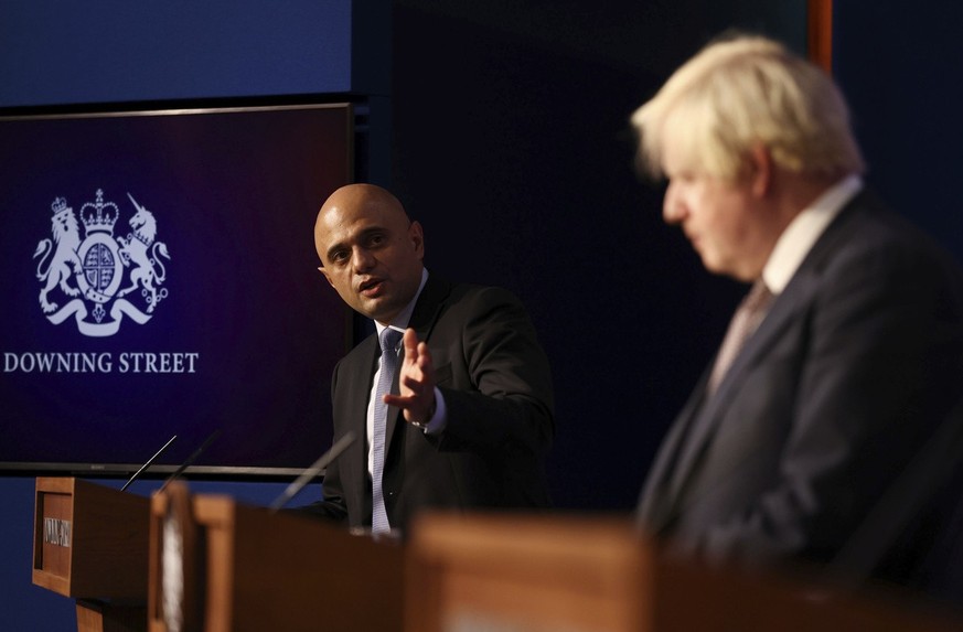 Sajid Javid, ministre de la santé du Royaume-Uni, ici à droite du Premier ministre Boris Johnson