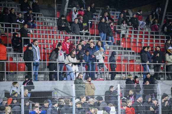 Les Ultras valaisans quittent le gradin nord pendant le match lors de la rencontre de football de Super League entre FC Sion et FC St. Gallen 1879 ce samedi 25 fevrier 2023 au stade de Tourbillon a Si ...