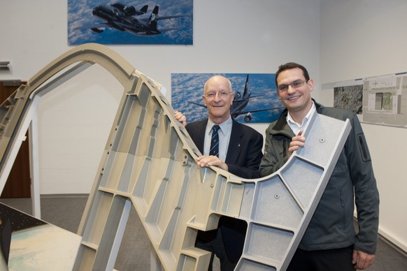A gauche l'astronaute Claude Nicolier en compagnie de Monsieur Pascal Jaussi, a droite, fondateur et CEO de la societe Swiss Space Systems, inauguree ce mercredi 13 mars 2013 dans des locaux prov ...
