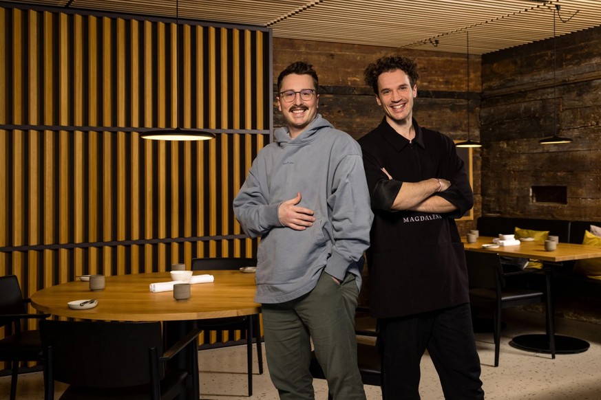 Dominik Hartmann, chef du restaurant végétarien «Magdalena» à Rickenbach, est sacré «Cuisinier de l’année 2027» par Gault Millau. Une première historique pour un établissement végétarien.