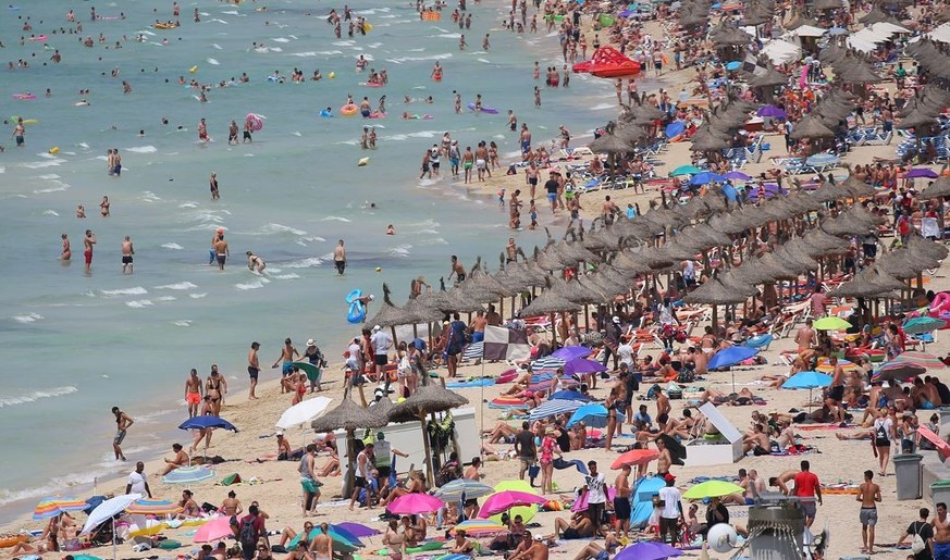 Plage à El Arenal à Majorque. L'eau chaude ne permet plus de se rafraîchir.