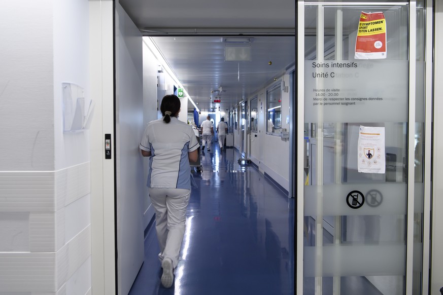 The entrance of the intensive care unit of the hospital &quot;Hopital cantonal fribourgeois (HFR)&quot; during the 5th wave of coronavirus disease (COVID-19) outbreak, in Fribourg, Switzerland, on Mon ...