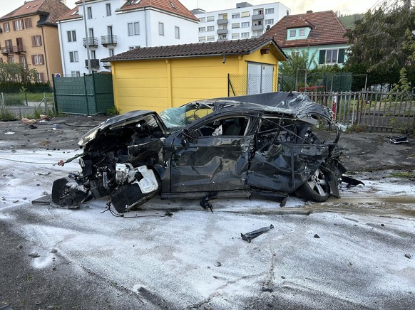 Accident de train avec une voiture à La Chaux-de-Fonds le 23 mai 2024. Voici l&#039;état de la voiture.