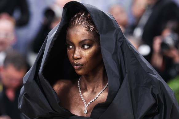 epa12933422 Sudanese-American Anok Yai poses on the red carpet for the 2026 Met Gala, the annual benefit for the Metropolitan Museum of Art's Costume Institute, in New York, New York, USA, 04 May ...