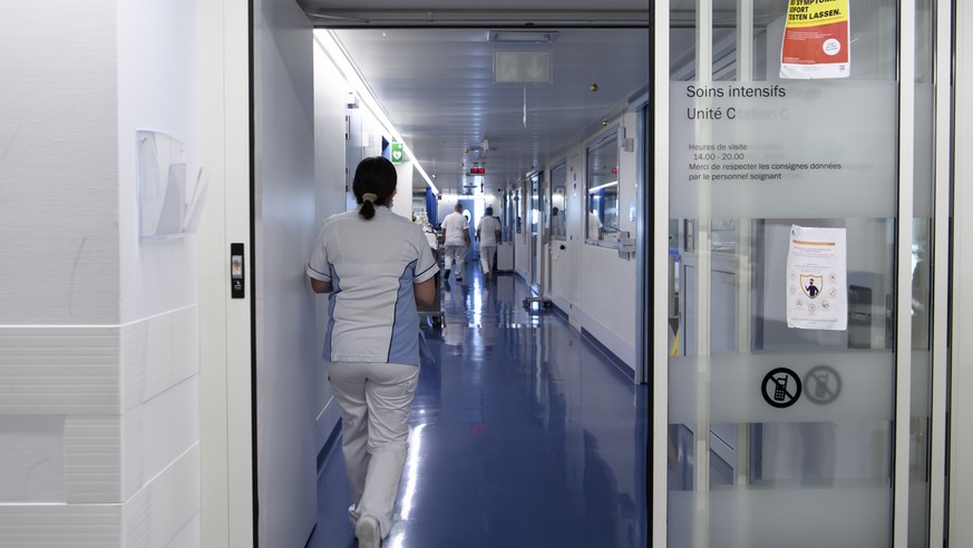 The entrance of the intensive care unit of the hospital &quot;Hopital cantonal fribourgeois (HFR)&quot; during the 5th wave of coronavirus disease (COVID-19) outbreak, in Fribourg, Switzerland, on Mon ...