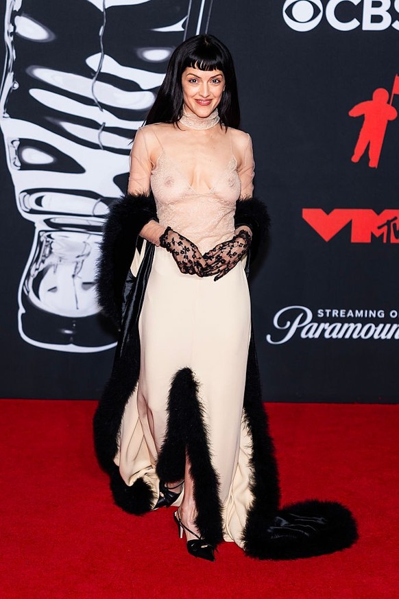 ELMONT, NEW YORK - SEPTEMBER 07: Yungblud attends the 2025 MTV Video Music Awards at UBS Arena on September 07, 2025 in Elmont, New York. (Photo by Taylor Hill/WireImage)