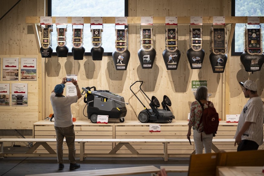 Les cloches restent particulièrement appréciées des lutteurs.