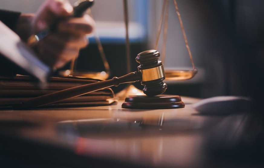 «13 millions d'amende»: Ces financiers liés à la Suisse face à la justice