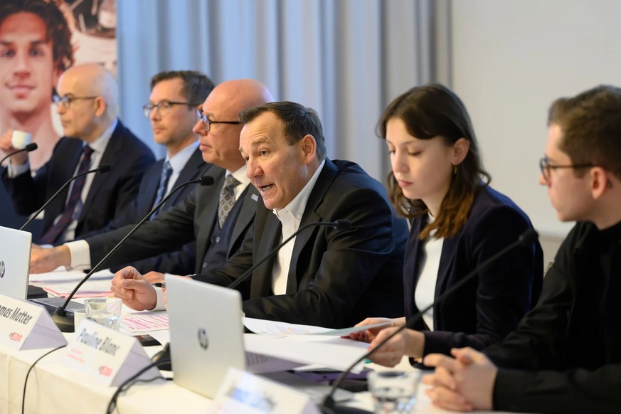 Le conseiller national UDC Thomas Matter, initiateur du projet visant à réduire de moitié la redevance, plaide en faveur d'une baisse de la redevance SSR.