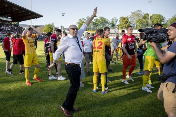 Xamax-Praesident Christian Binggeli feiert den Ligaerhalt nach dem Barrage Rueckspiel zwischen dem FC Aarau und Neuchatel Xamax FCS, am Sonntag, 2. Juni 2019, im Stadion Bruegglifeld in Aarau. (KEYSTO ...