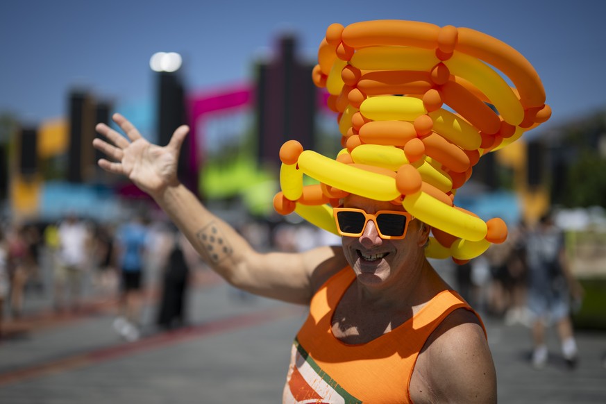 Thousands of participants dancing through the streets during the 33rd Street Parade in the city center of Zurich, Switzerland, Saturday, August 8, 2026. The annual dance music event Street Parade runs ...