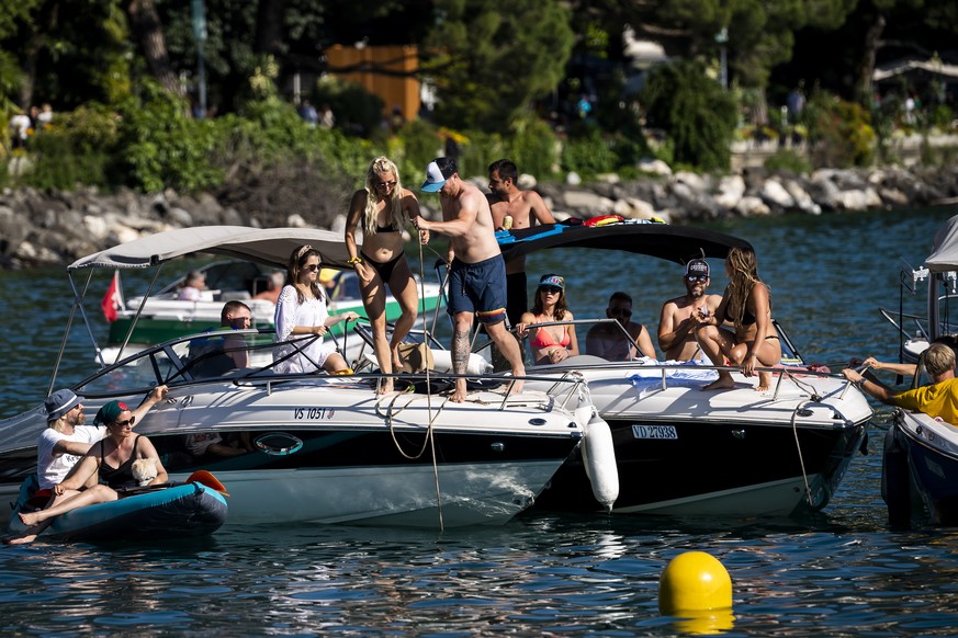 epa09337780 Spectators listen to the concert of Italian singer Zucchero from boats on the lake Geneva during the Montreux Jazz Festival in Montreux, Switzerland, 11 July 2021. The Montreux Jazz Festiv ...