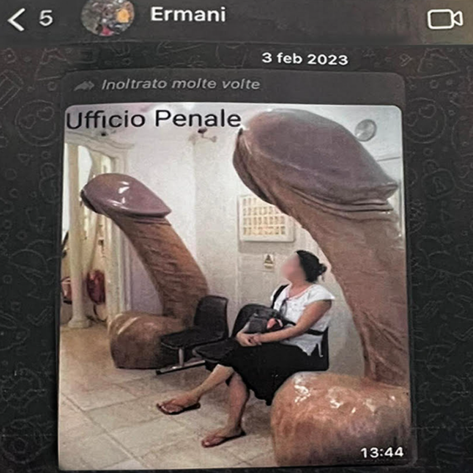Le quotidien La Regione a publié cette photo vulgaire, qui a fait l'effet d'une bombe.