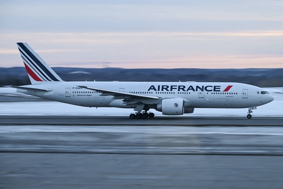 Spotting Aircraft At Ottawa International Airport OTTAWA, CANADA - MARCH 10: An Air France Boeing 777-228ER aircraft takes off from Ottawa Macdonald Cartier International Airport in Ontario, Canada, o ...