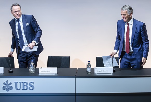 Newly appointed Group Chief Executive Officer of Swiss Bank UBS Sergio P. Ermotti, right, arrives with outgoing CEO Ralph Hamers, left, for a news conference in Zurich, Switzerland on Wednesday, March ...