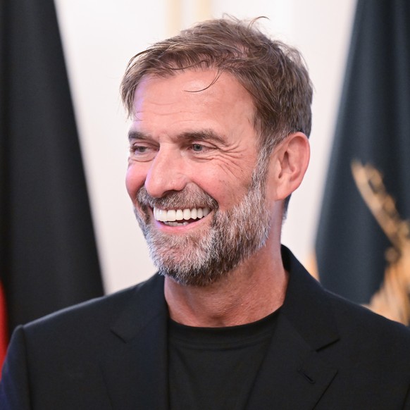 08.10.2024, Baden-W�rttemberg, Stuttgart: Fu�balltrainer J�rgen Klopp erh�lt den Verdienstorden des Landes Baden-W�rttemberg. Der geb�rtige Stuttgarter erhielt die Auszeichnung f�r sein vielf�ltiges s ...