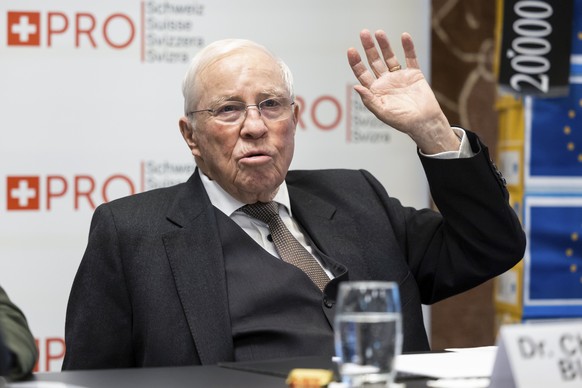 Alt-Bundesrat Christoph Blocher spricht waehrend einer Medienkonferenz zur Vernehmlassung von Pro Schweiz zum EU-Vertragspaket, am Montag, 27. Oktober 2025 in Bern. (KEYSTONE/Peter Klaunzer)
