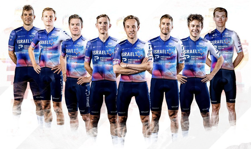 Le contingent au départ du Tour de France 2023 avec, de gauche à droite: Boivin, Neilands, Clarke, Teuns, Woods, Houle, Strong et Schultz.