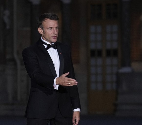 French President Emmanuel Macron, right, his wife Brigitte Macron, left, Britain's King Charles III, second from right, and Queen Camilla arrive for a state dinner, at the Chateau de Versailles, ...