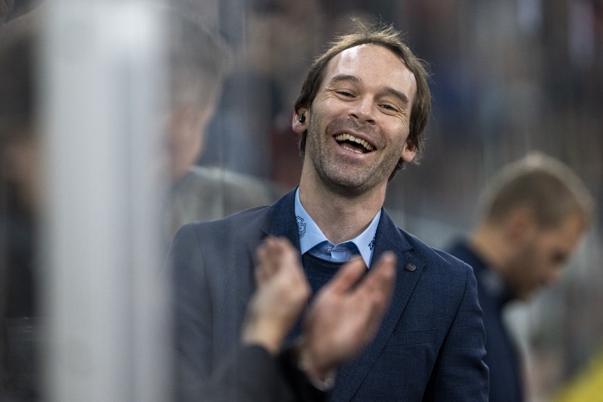 Biels Assistenztrainer Beat Forster freut sich im Spiel der Eishockey National League zwischen EHC Biel-Bienne, EHCB, und EHC Kloten, EHCK, vom Samstag, 7. Dezember 2024 in Tissot Arena in Biel. (KEYS ...