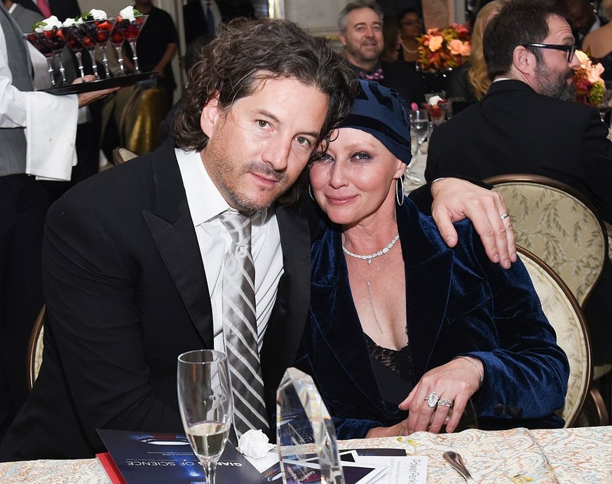 LOS ANGELES, CA - NOVEMBER 05: (EXCLUSIVE COVERAGE) Kurt Iswarienko (L) and actress Shannen Doherty at American Cancer Society&#039;s Giants of Science Los Angeles Gala on November 5, 2016 in Los Ange ...