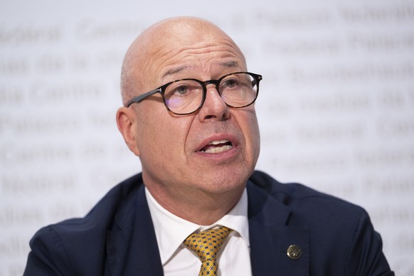 Staenderat Fabio Regazzi, Mitte-TI, Praesident des Schweizerischen Gewerbeverbands sgv, spricht an einer Medienkonferenz des Komitees gegen die Ernaehrungsinitiative, , am Donnerstag, 18. Juni 2026 in ...
