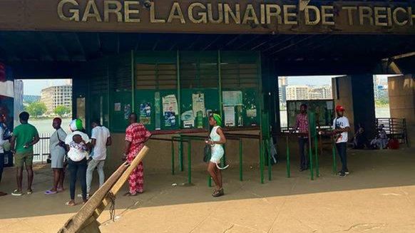 La gare Lagunaire de Treichville à Abidjan, avant de prendre le ferry.