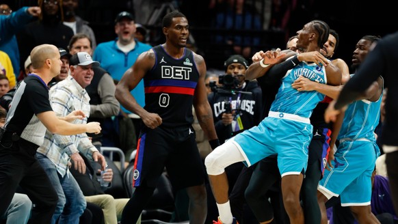 Une bagarre générale a éclaté entre Hornets et Pistons