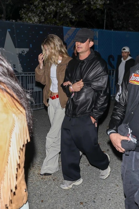 L'acteur et le mannequin ont été photographiés en quittant le stade, ce dimanche.