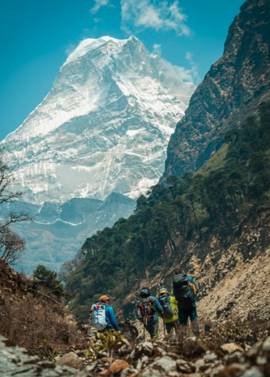 Place désormais à la marche et à l'alpinisme dans les montagnes de l'Himalaya.